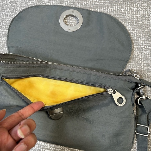 Baggallini Flap Crossbody Adjustable strap wristlet Messenger Bag grey - Picture 5 of 12